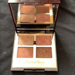 Charlotte Tilbury eyeshadow Pillow Talk